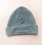 Babymuts met geborduurde naam